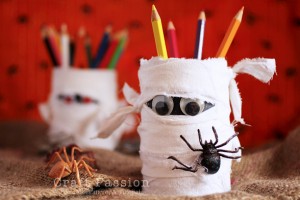 halloween-mummy-pencil-holder_craftpassion-com.jpg